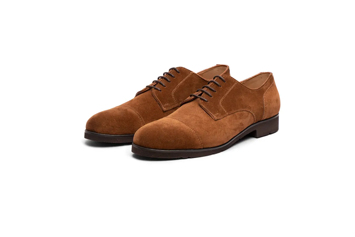 Derby-style shoes with toecaps