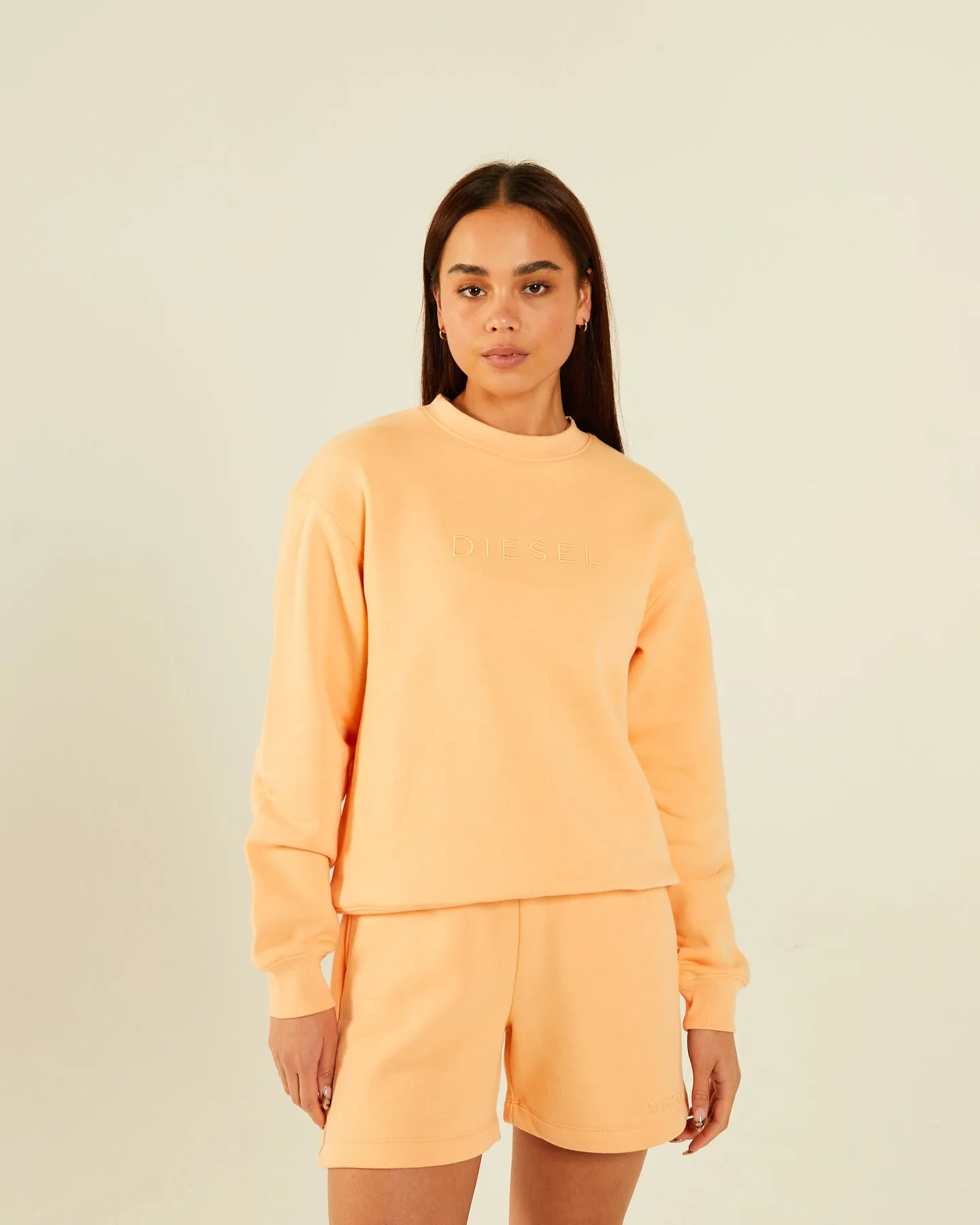 Dream Sweatshirt Summer Peach - Shop now for the perfect summer peach-colored sweatshirt