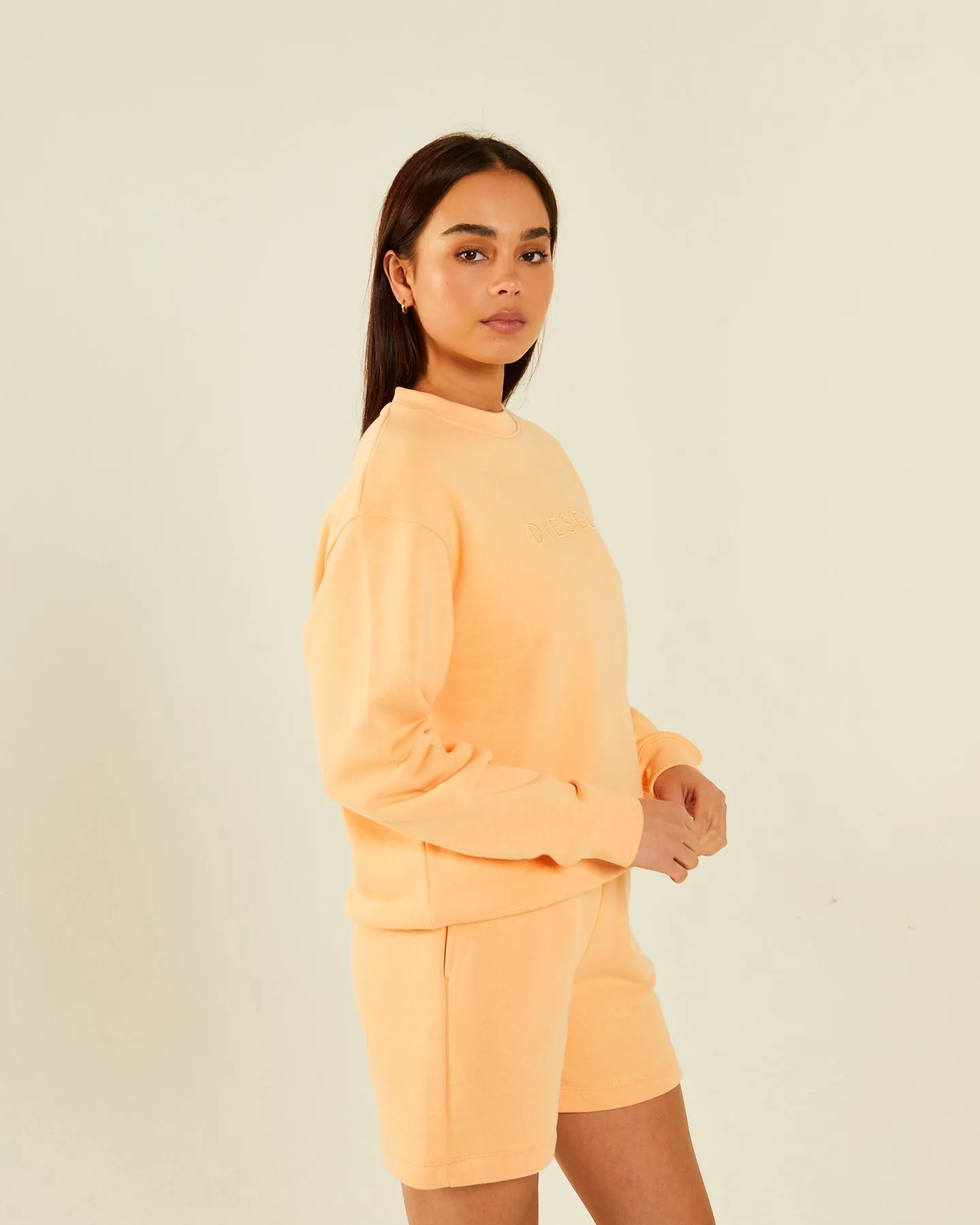 Dream Sweatshirt Summer Peach - Shop now for the perfect summer peach-colored sweatshirt