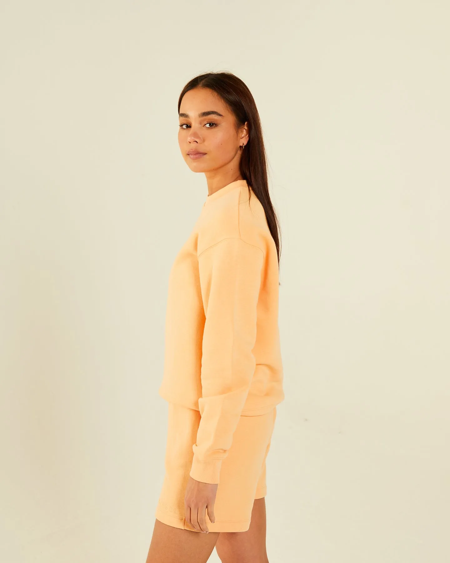 Dream Sweatshirt Summer Peach - Shop now for the perfect summer peach-colored sweatshirt