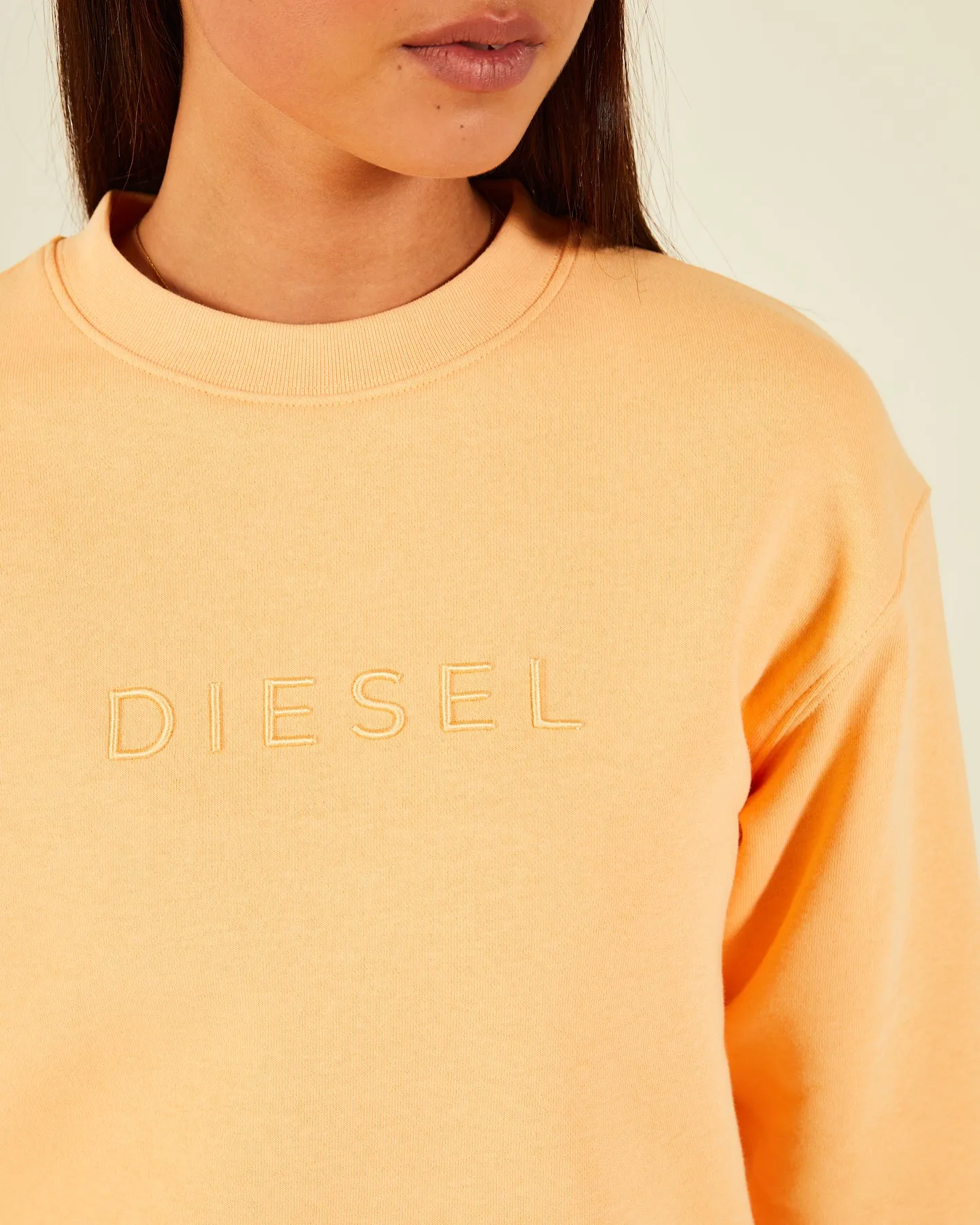 Dream Sweatshirt Summer Peach - Shop now for the perfect summer peach-colored sweatshirt