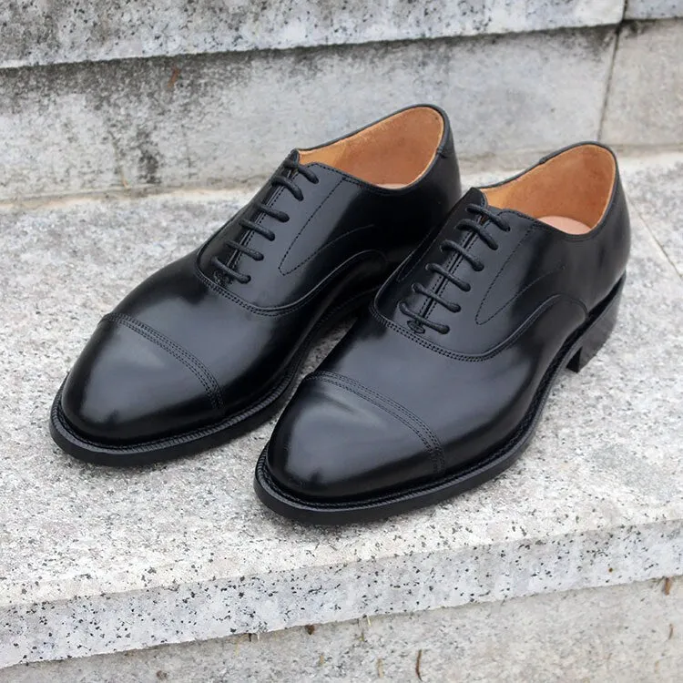 Elegant Black Men's Shoes with Cap-Toe, Lace-up, and Breathable Features