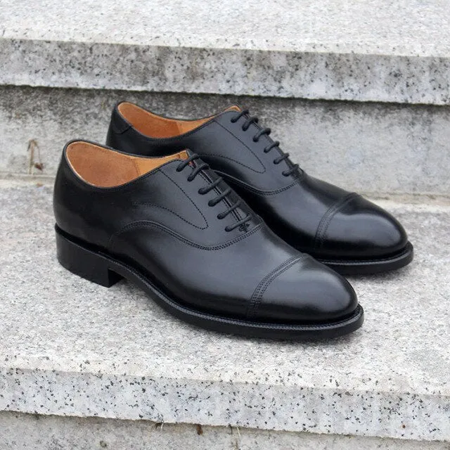 Elegant Black Men's Shoes with Cap-Toe, Lace-up, and Breathable Features