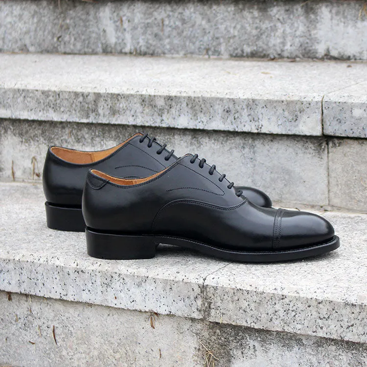 Elegant Black Men's Shoes with Cap-Toe, Lace-up, and Breathable Features