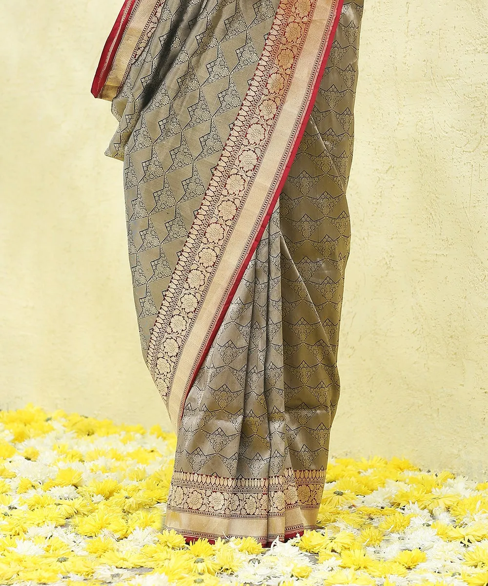 Handloom Black Zari Tanchoi Banarasi Saree With Kadhiyal Pink Border