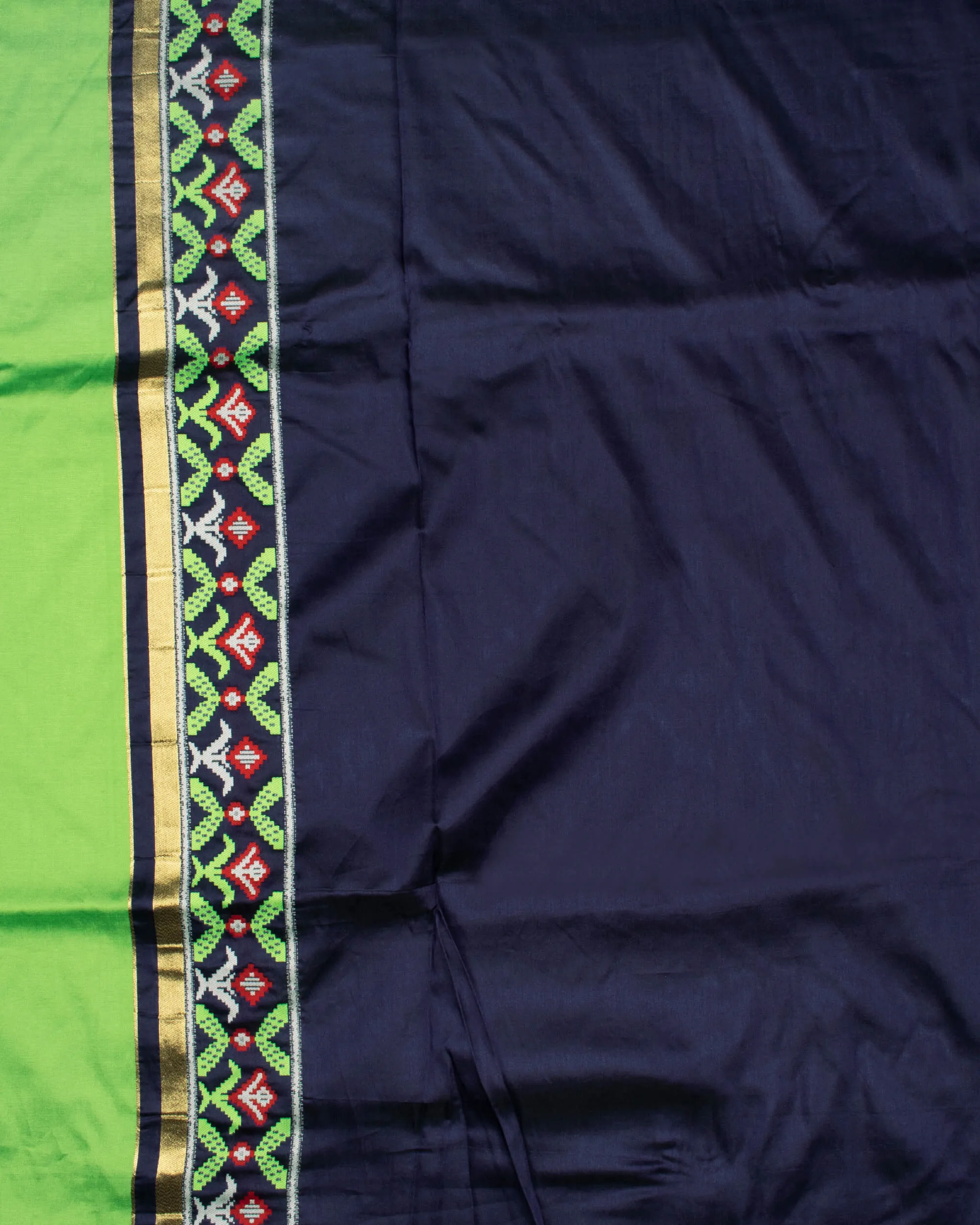 Parakeet Green And Navy Blue Patola Pattern Zari Jacquard Bordered Premium Banarasi Silk Saree With Blouse