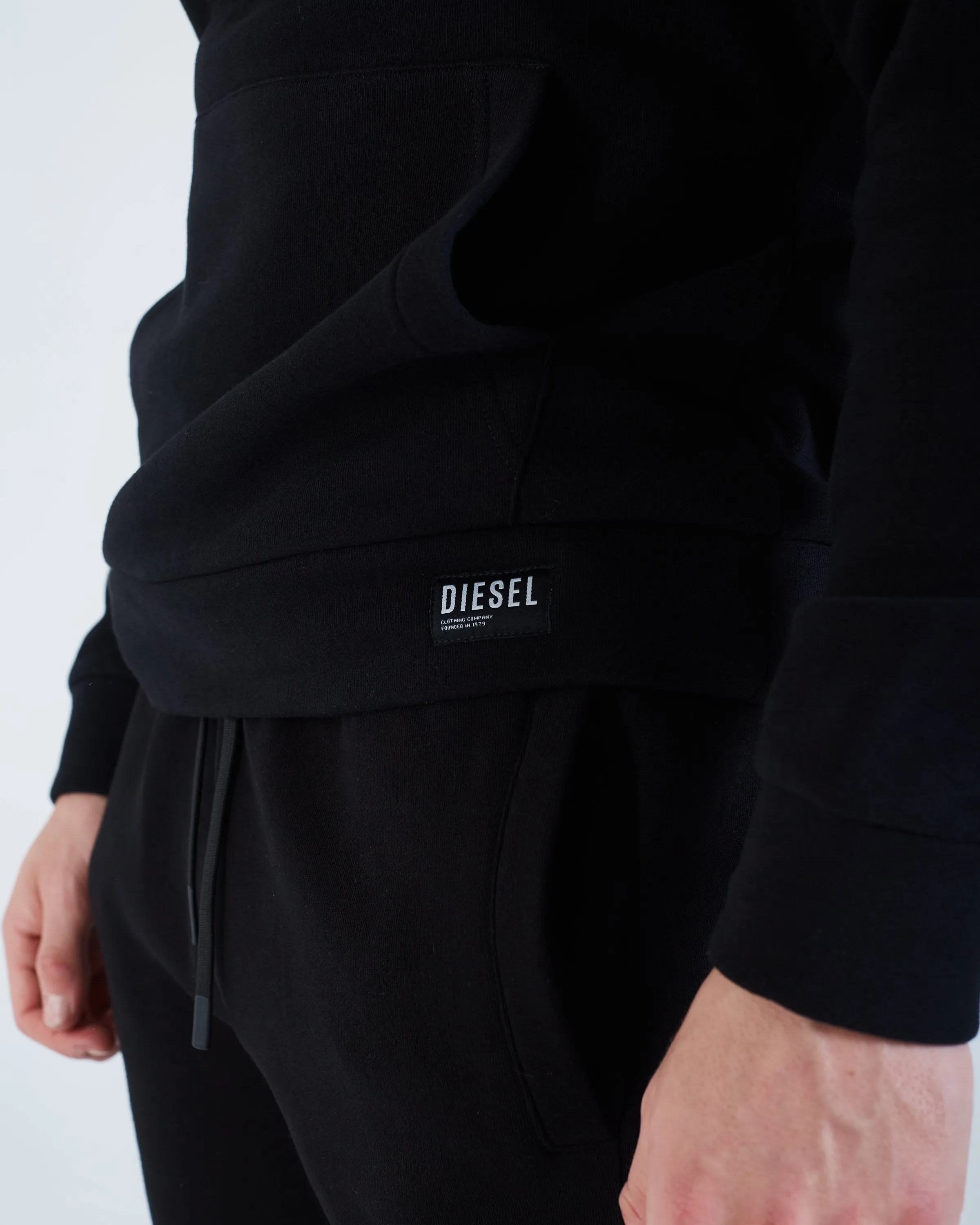 phineas half zip black