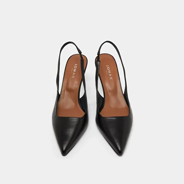 Pointed-toe pumps in black leather