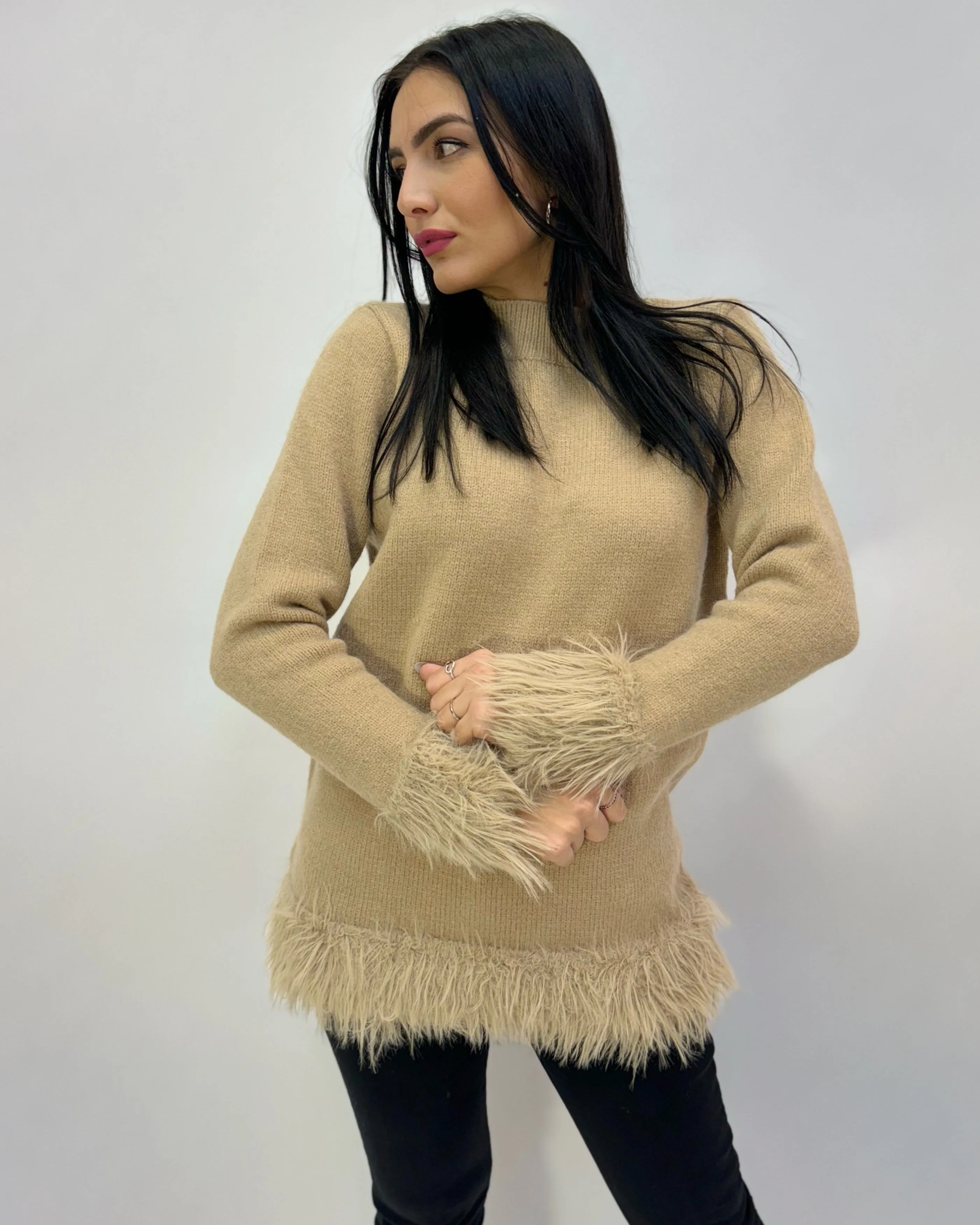 Soft long pullover with feathers