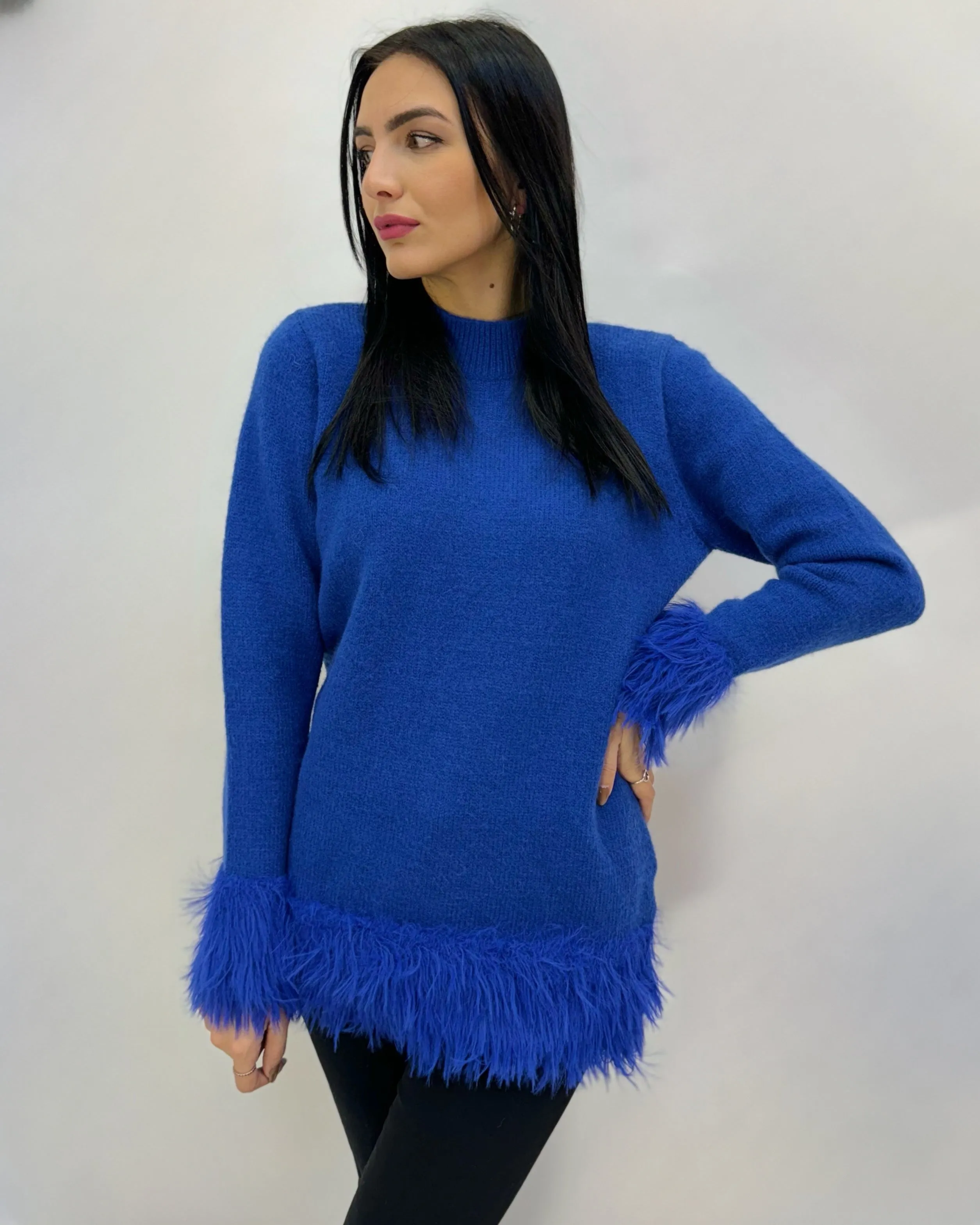 Soft long pullover with feathers