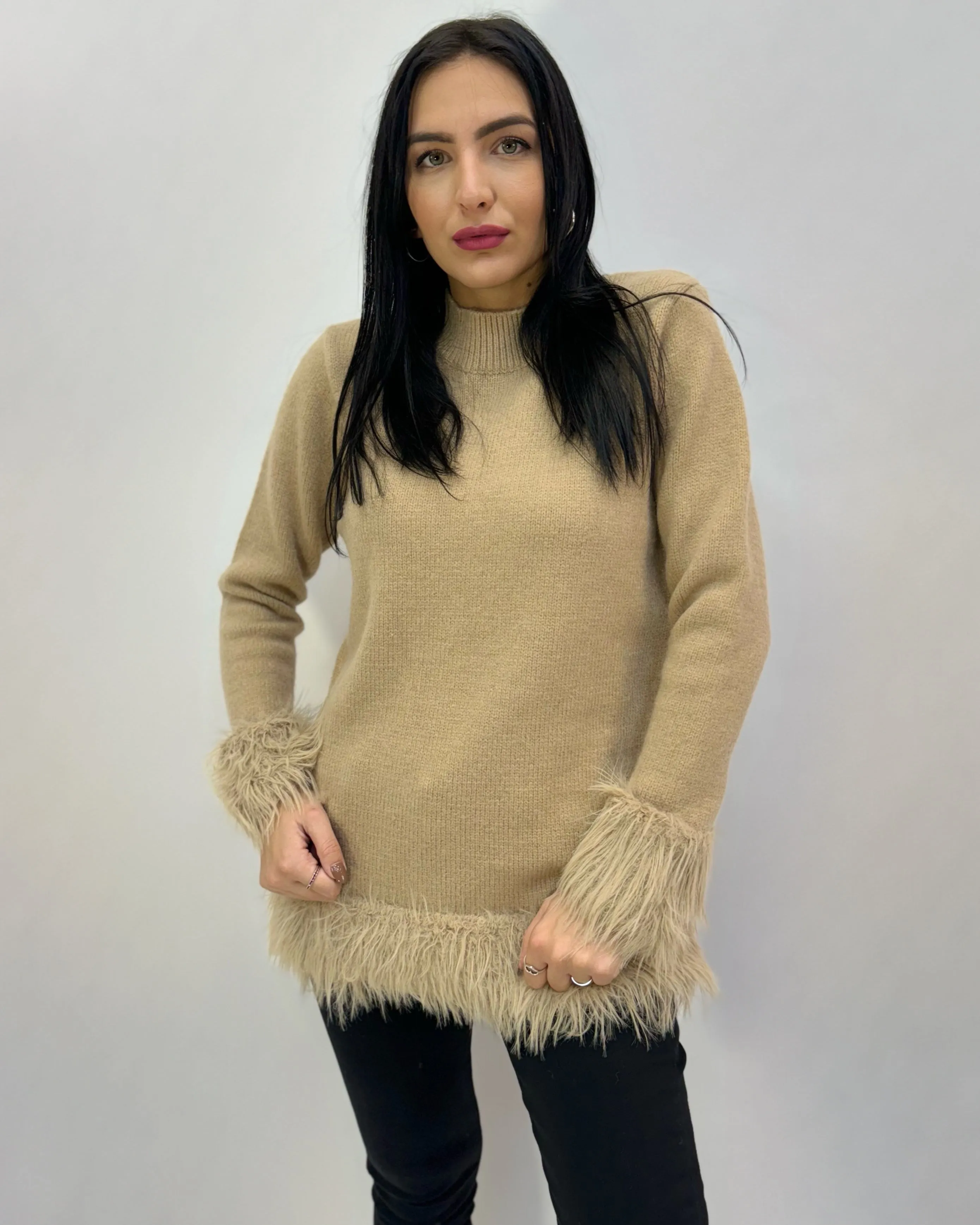 Soft long pullover with feathers