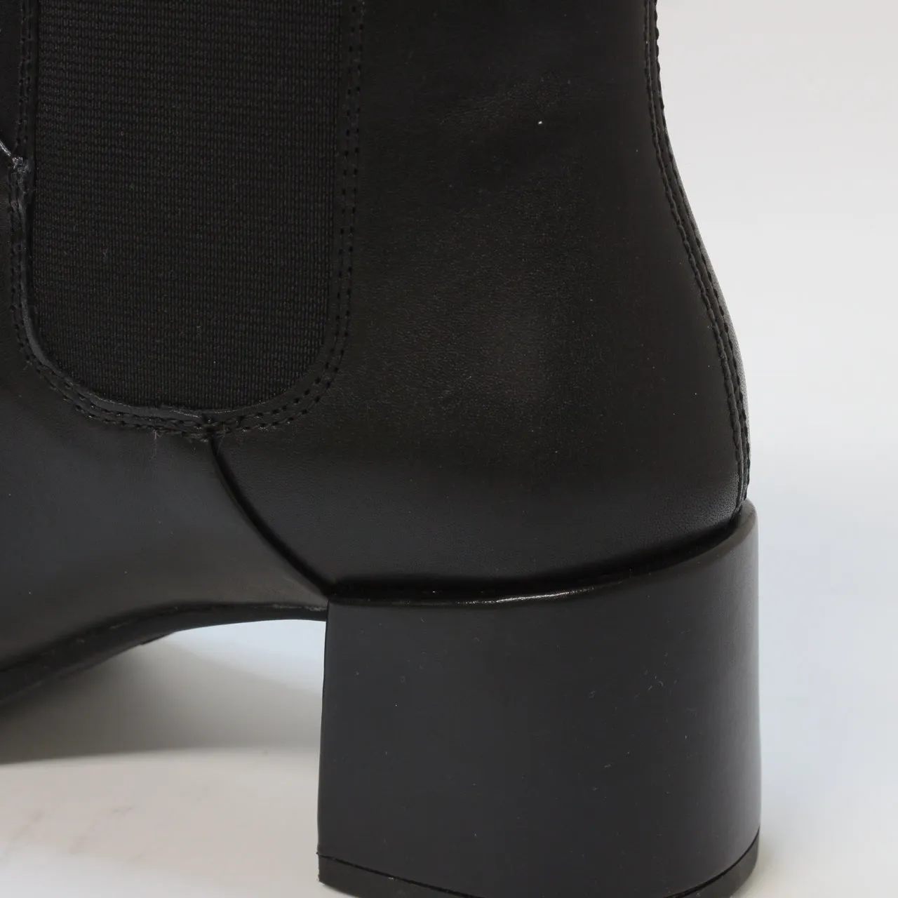 Vagabond Stina Chelsea Boots for Women in Black