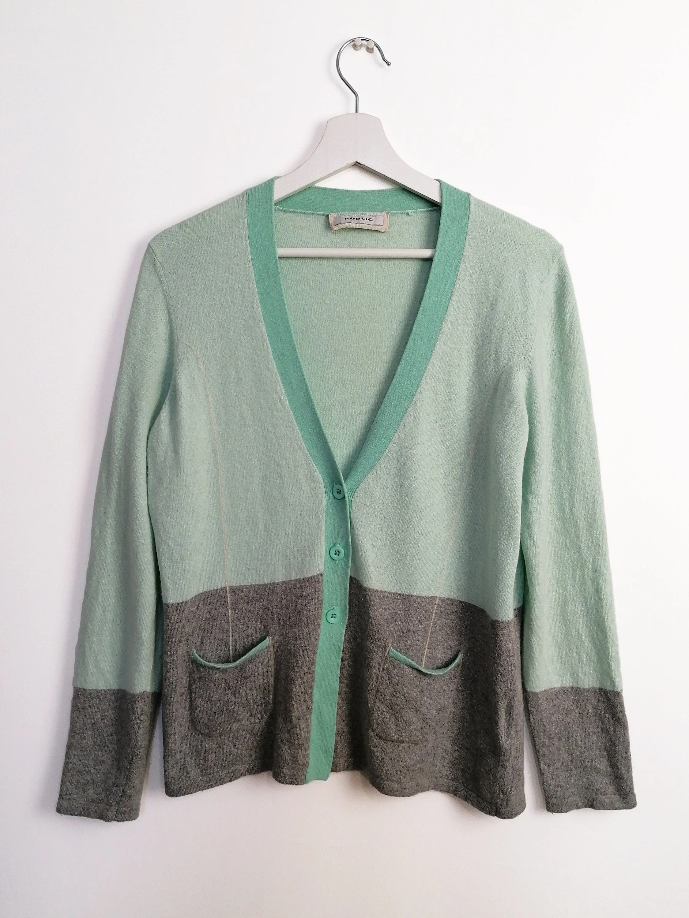 Wool Cashmere Cardigan - Size M-L (Public)