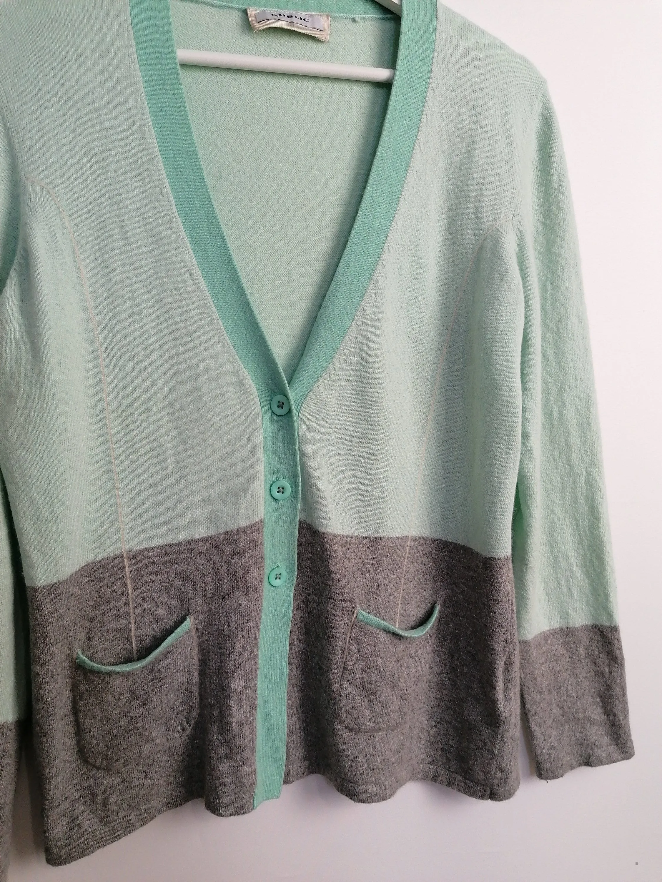 Wool Cashmere Cardigan - Size M-L (Public)