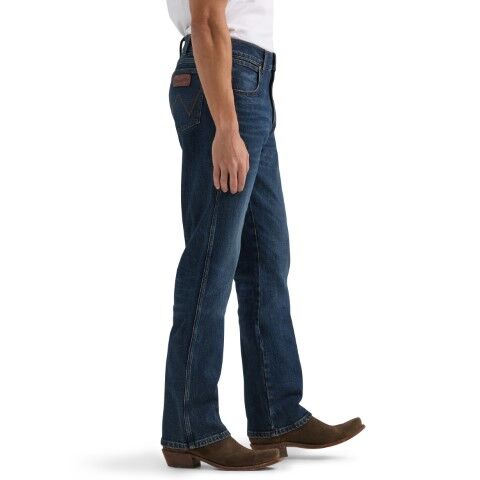 Wrangler Men's Retro Relaxed Bootcut Jean in Darren