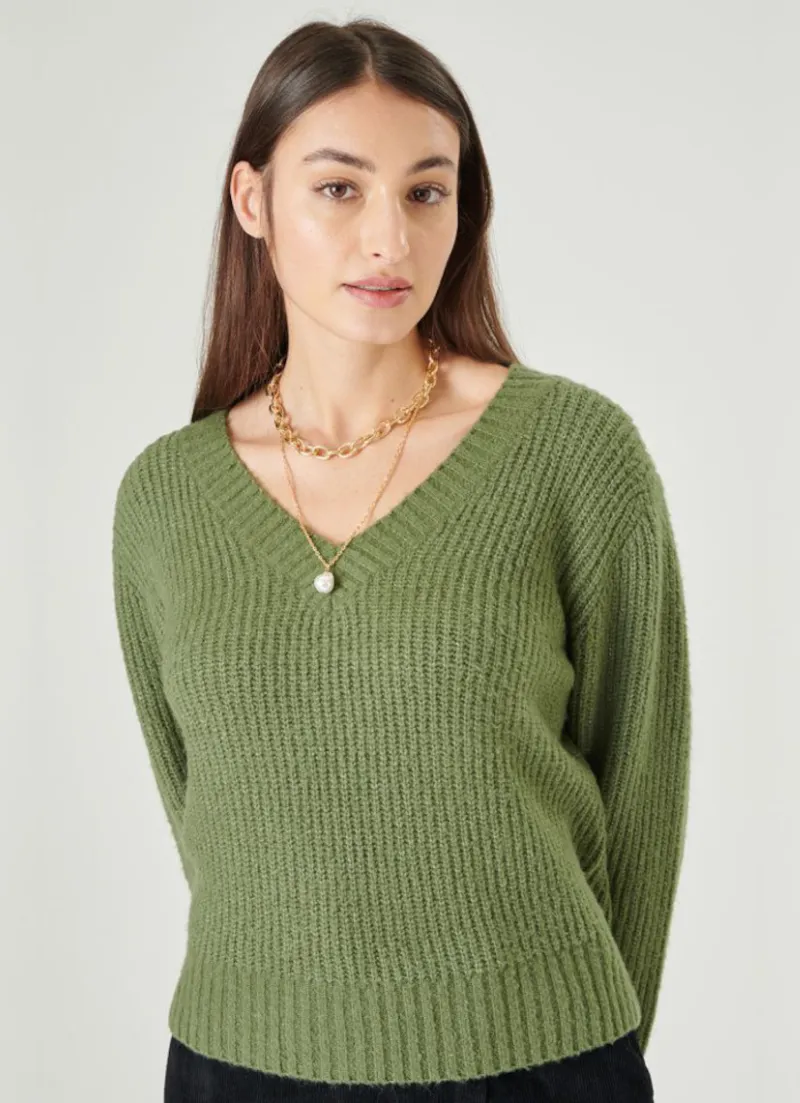 Zoe Pullover: A trendy, stylish sweater for women.